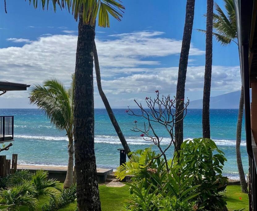 Appartement Oceanfront With Aircon-Hear The Waves-Amazing Views-Wifi à Lahaina Extérieur photo
